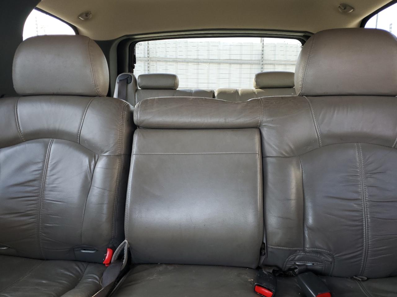2002 Chevrolet Tahoe - Image 10