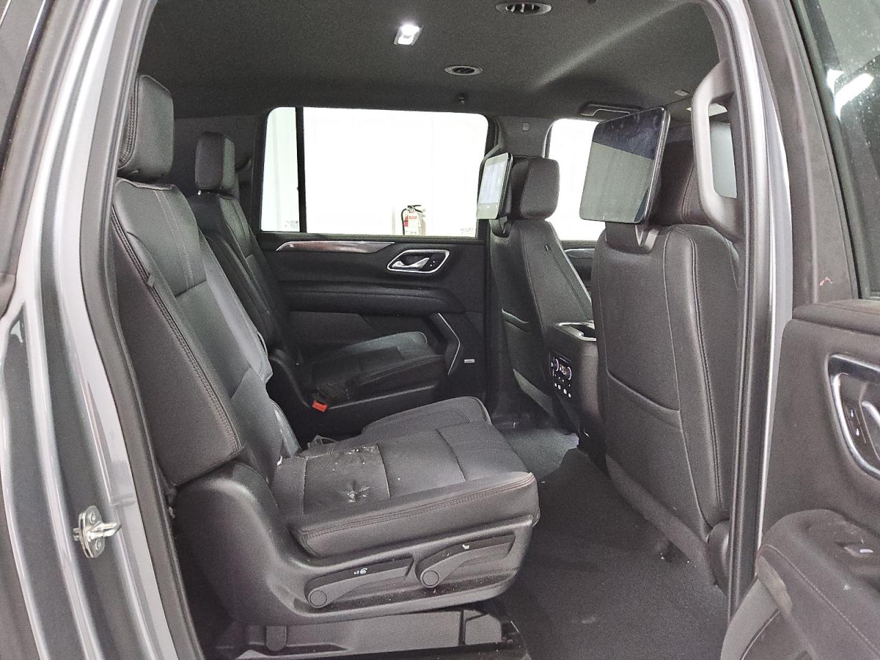 2021 Chevrolet Suburban - Image 11