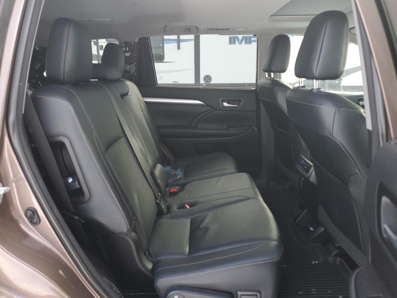 2018 Toyota Highlander - Image 11
