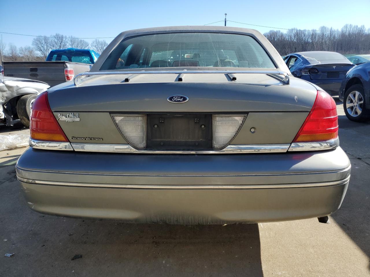 2000 Ford Crown Victoria - Image 6