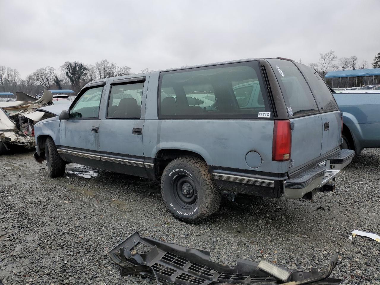 1999 Chevrolet Suburban - Image 2