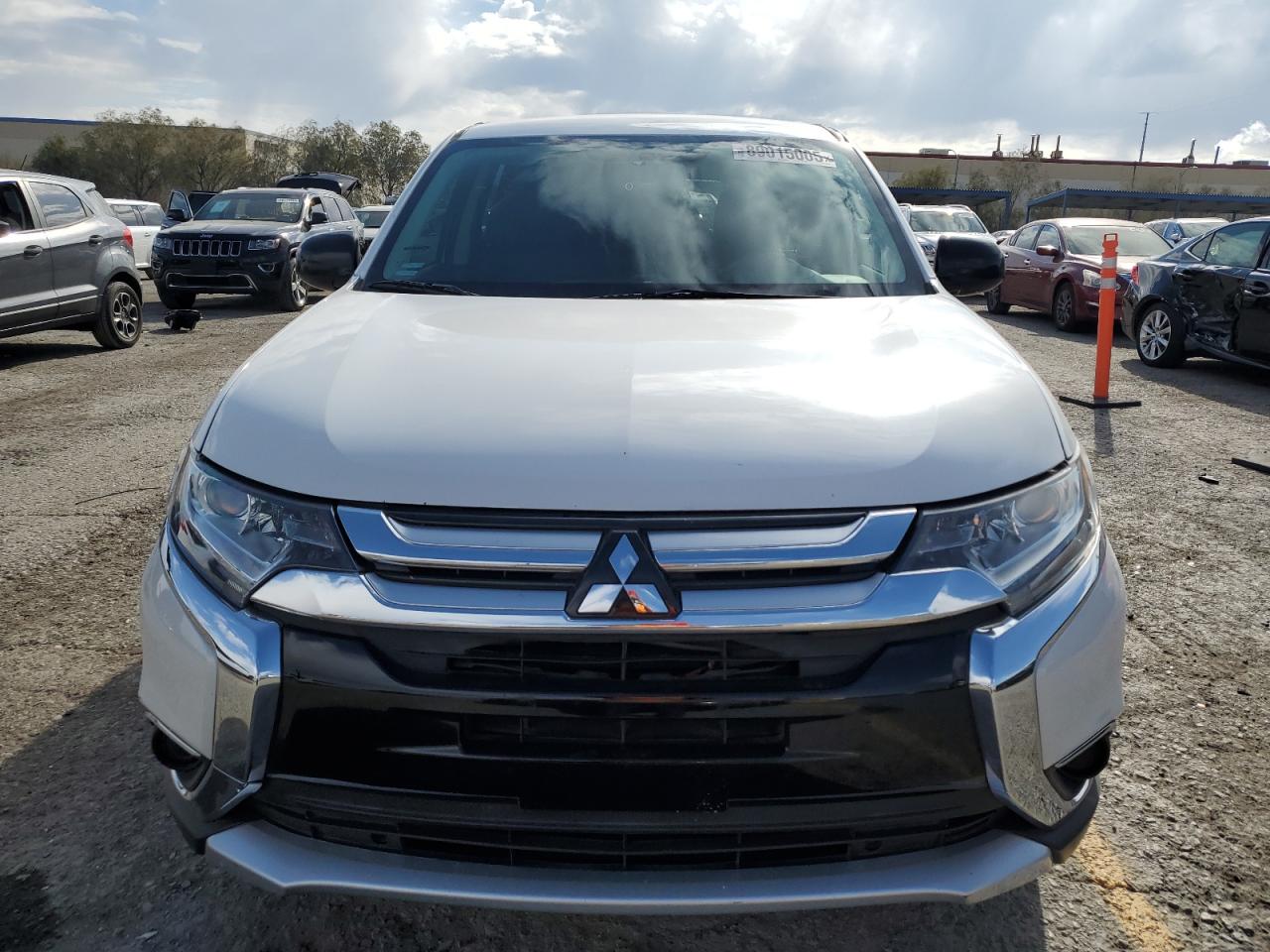 2018 Mitsubishi Outlander - Image 5