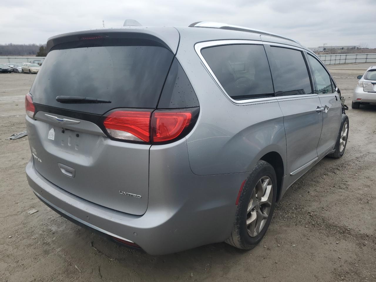 2018 Chrysler Pacifica - Image 3
