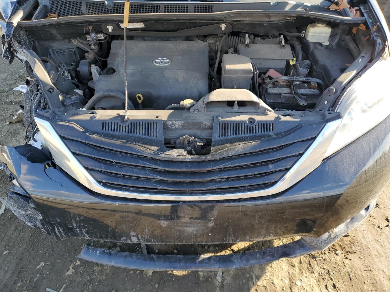2015 Toyota Sienna - Image 12