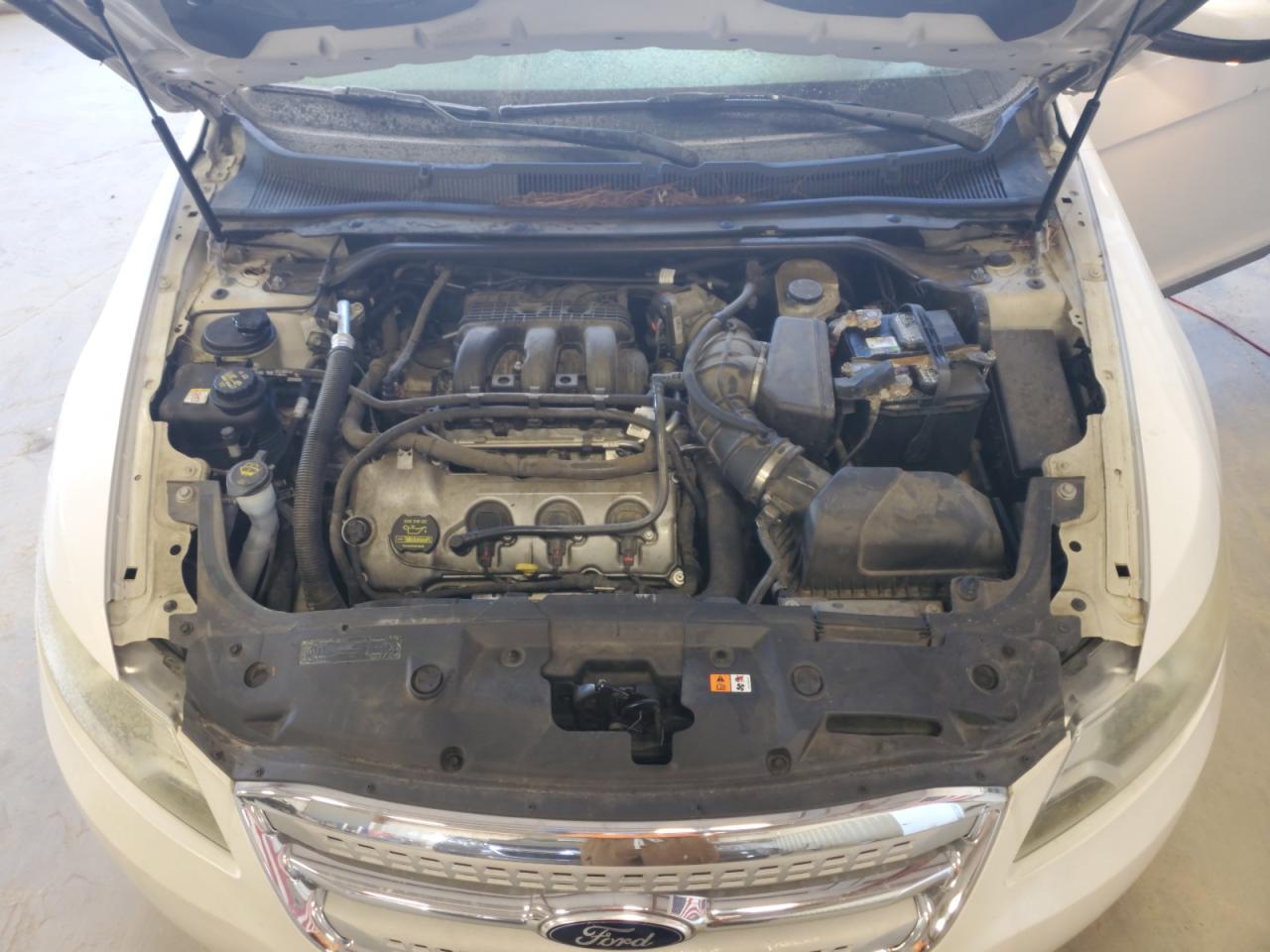 2011 Ford Taurus - Image 11