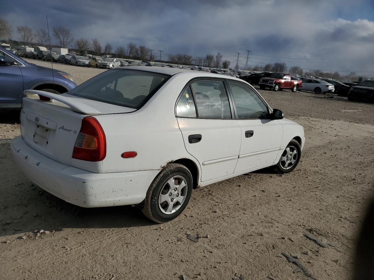 2001 Hyundai Accent - Image 3