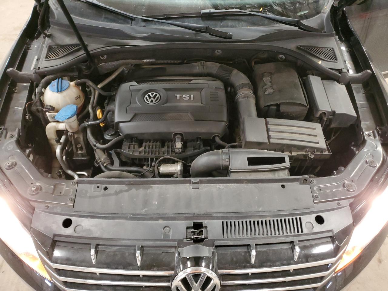 2015 Volkswagen Passat - Image 12