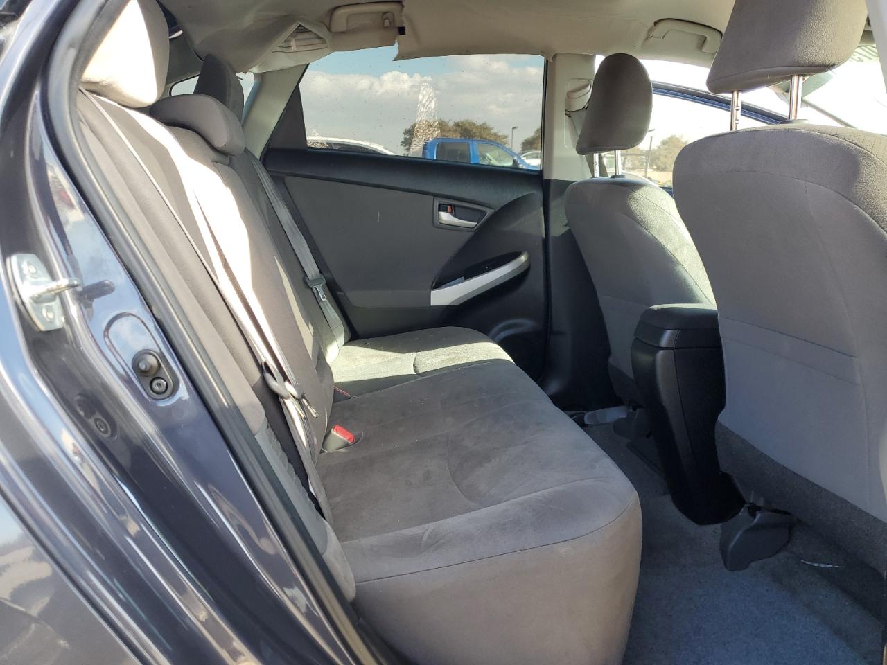 2015 Toyota Prius - Image 10