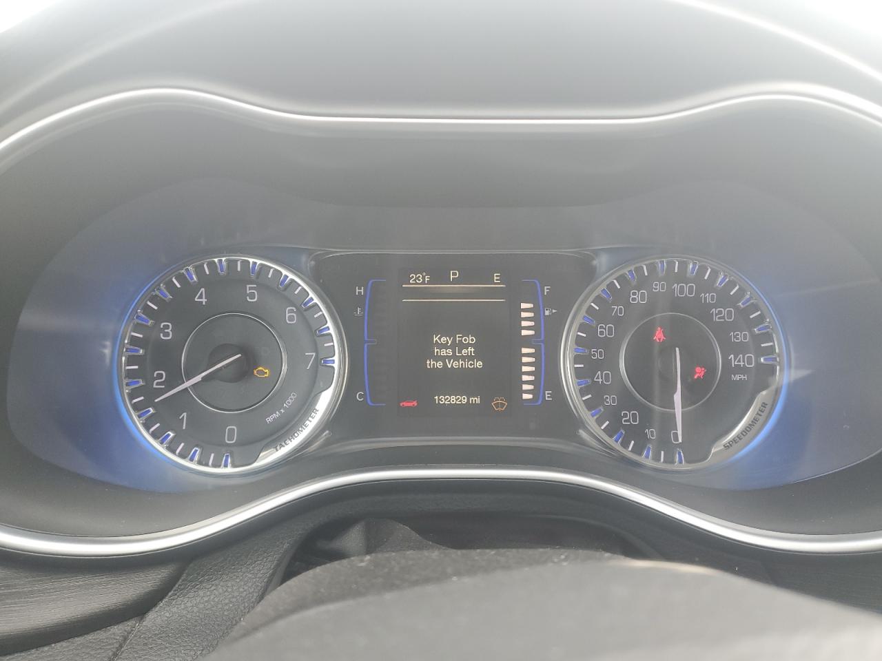 2016 Chrysler 200 - Image 9