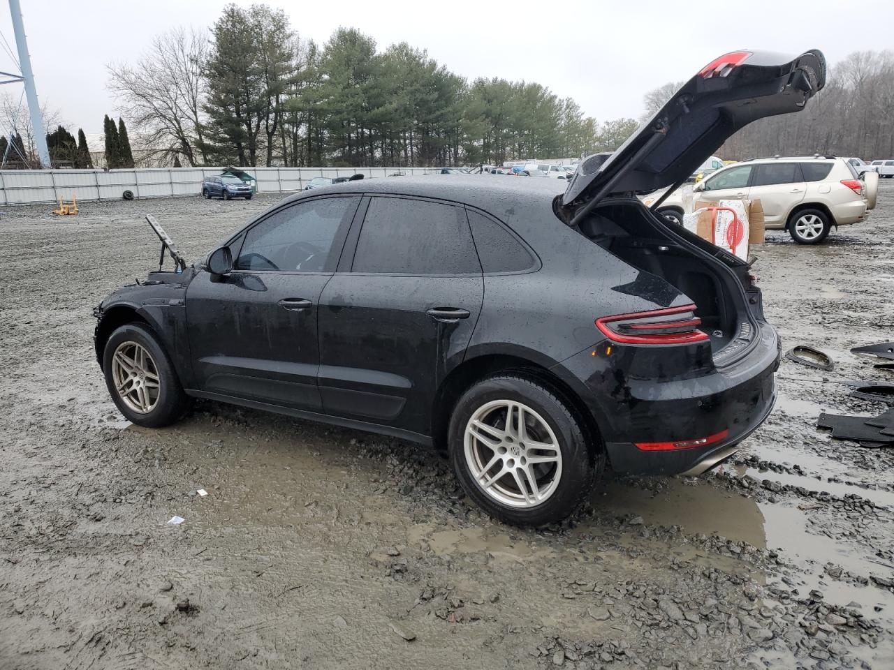 2017 Porsche Macan - Image 2