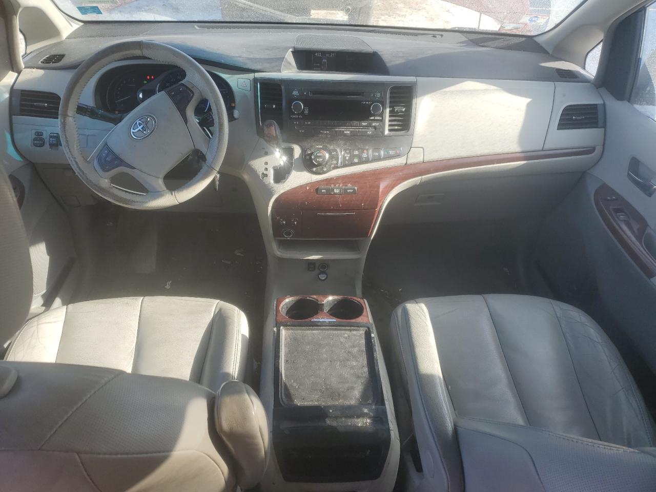 2013 Toyota Sienna - Image 8