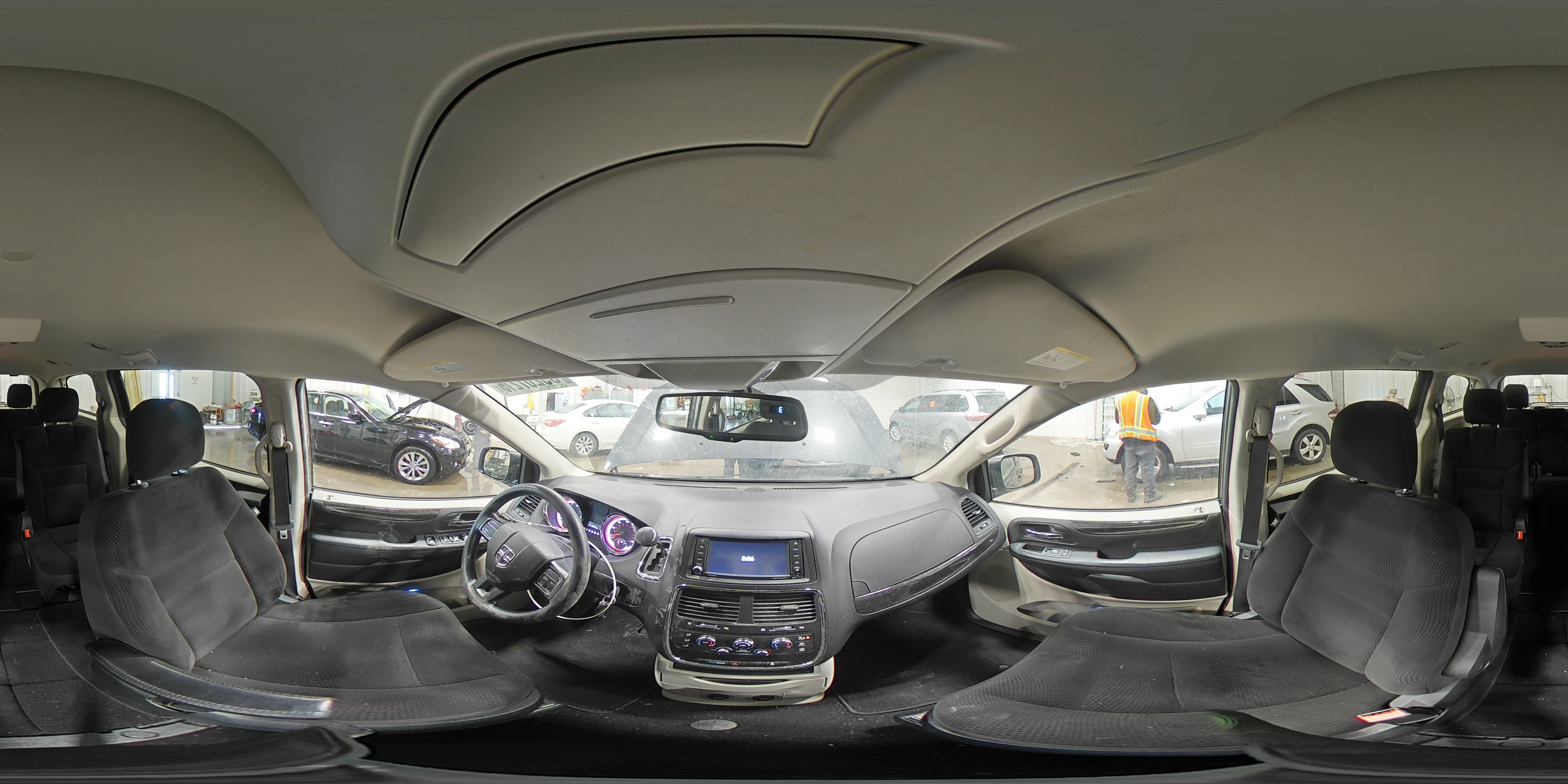 2018 Dodge Caravan - Image 15