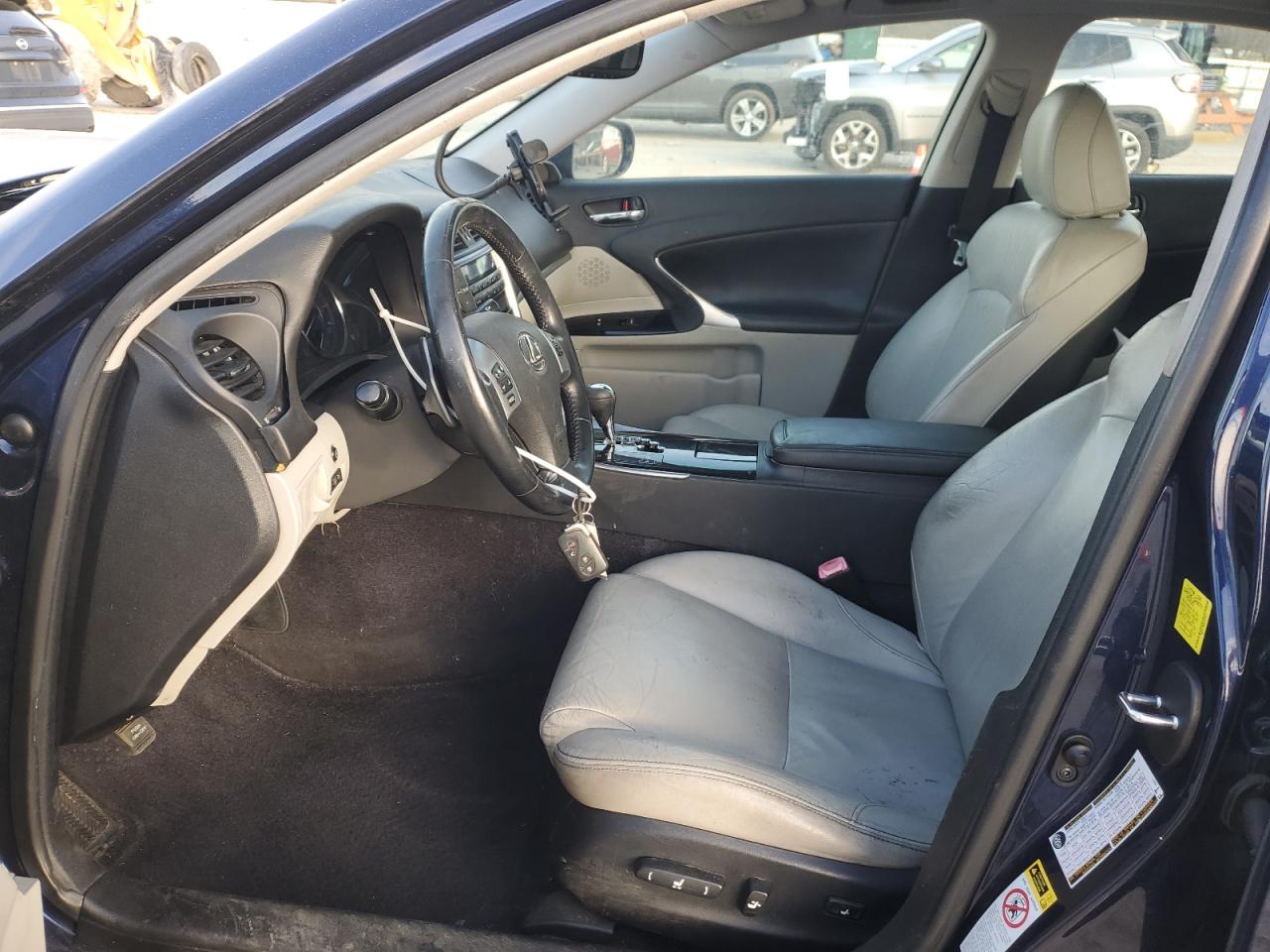 2011 Lexus IS - Image 7
