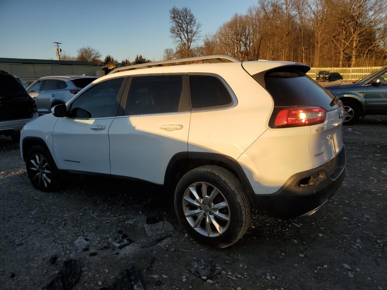 2016 Jeep Grand Cherokee - Image 2