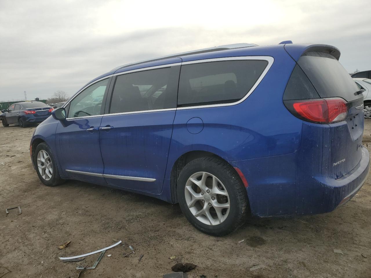 2018 Chrysler Pacifica - Image 2