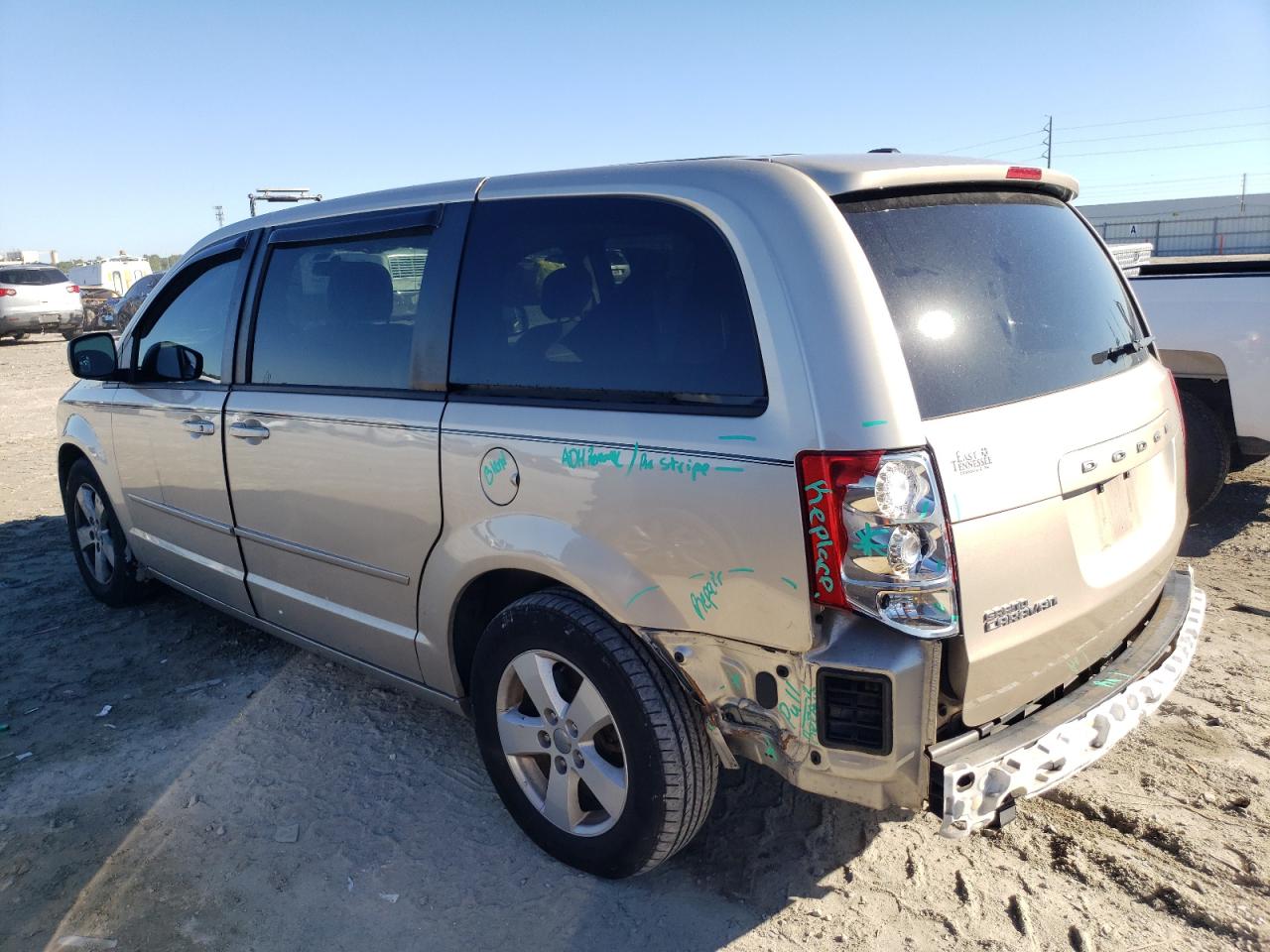 2013 Dodge Caravan - Image 2