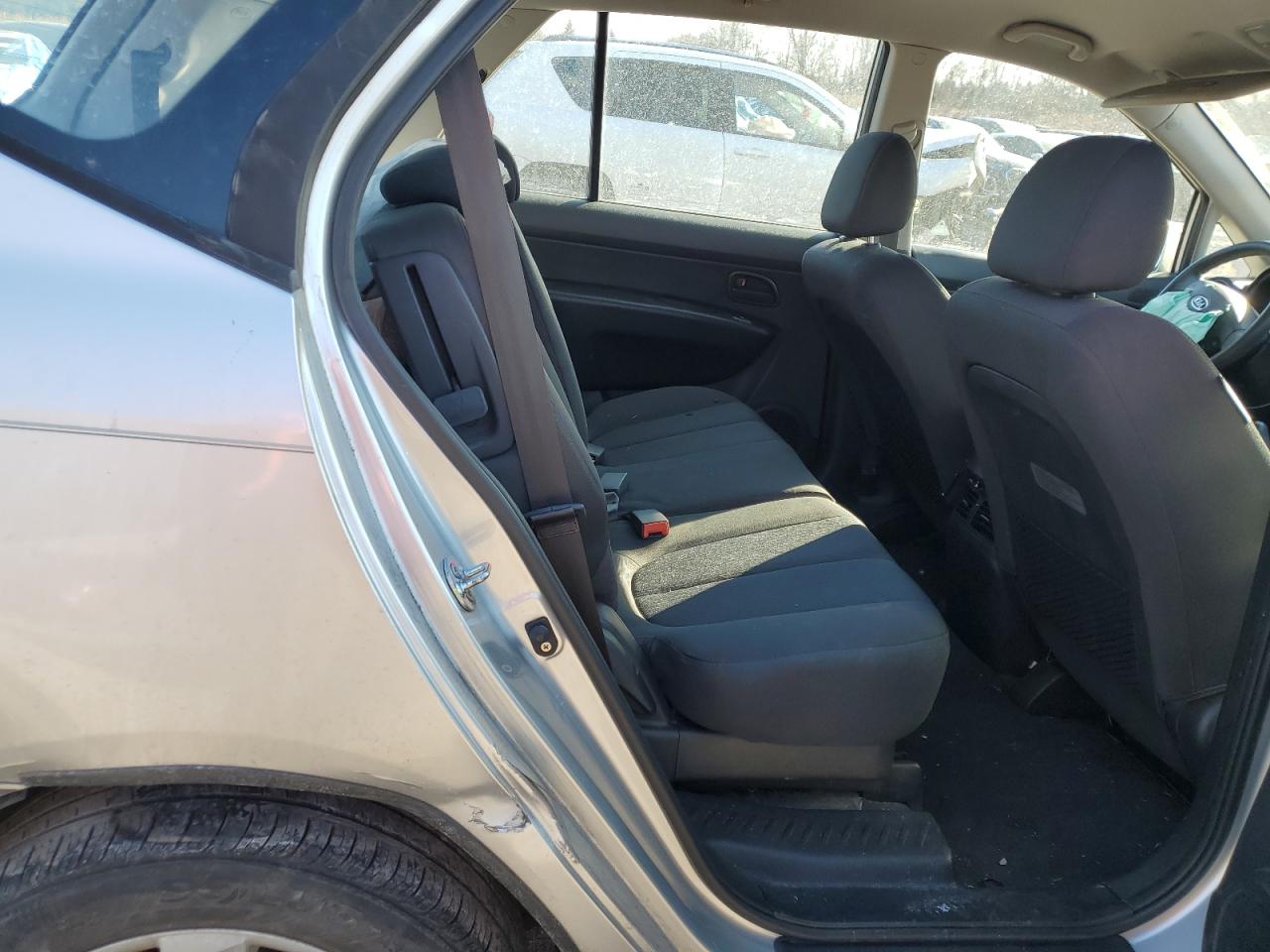 2009 Kia Rondo - Image 10