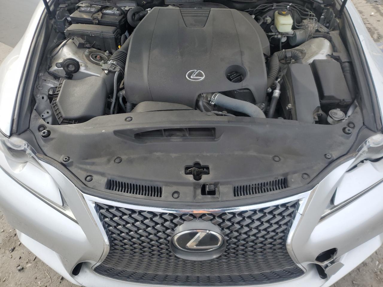 2015 Lexus IS - Image 11