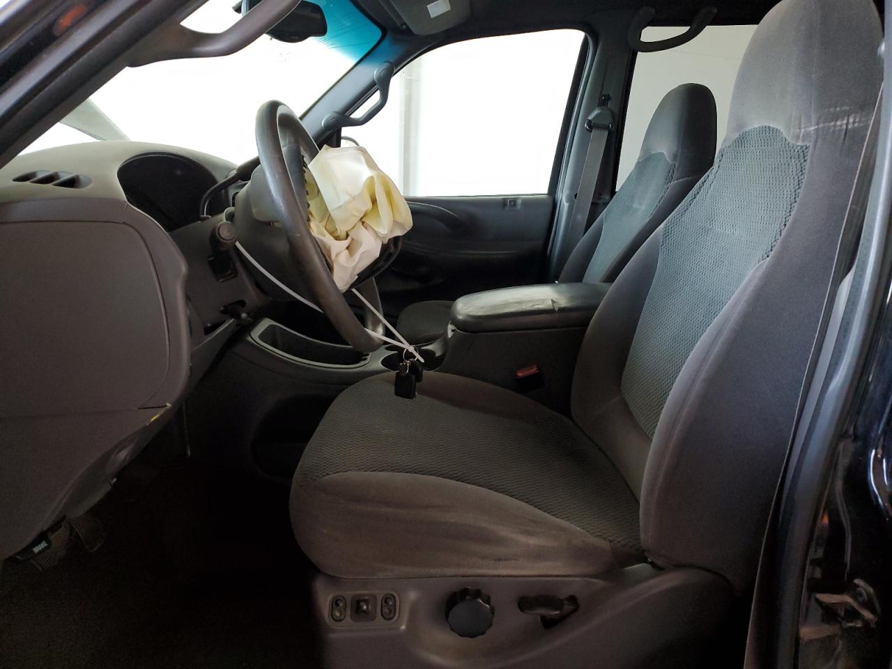2002 Ford Expedition - Image 7