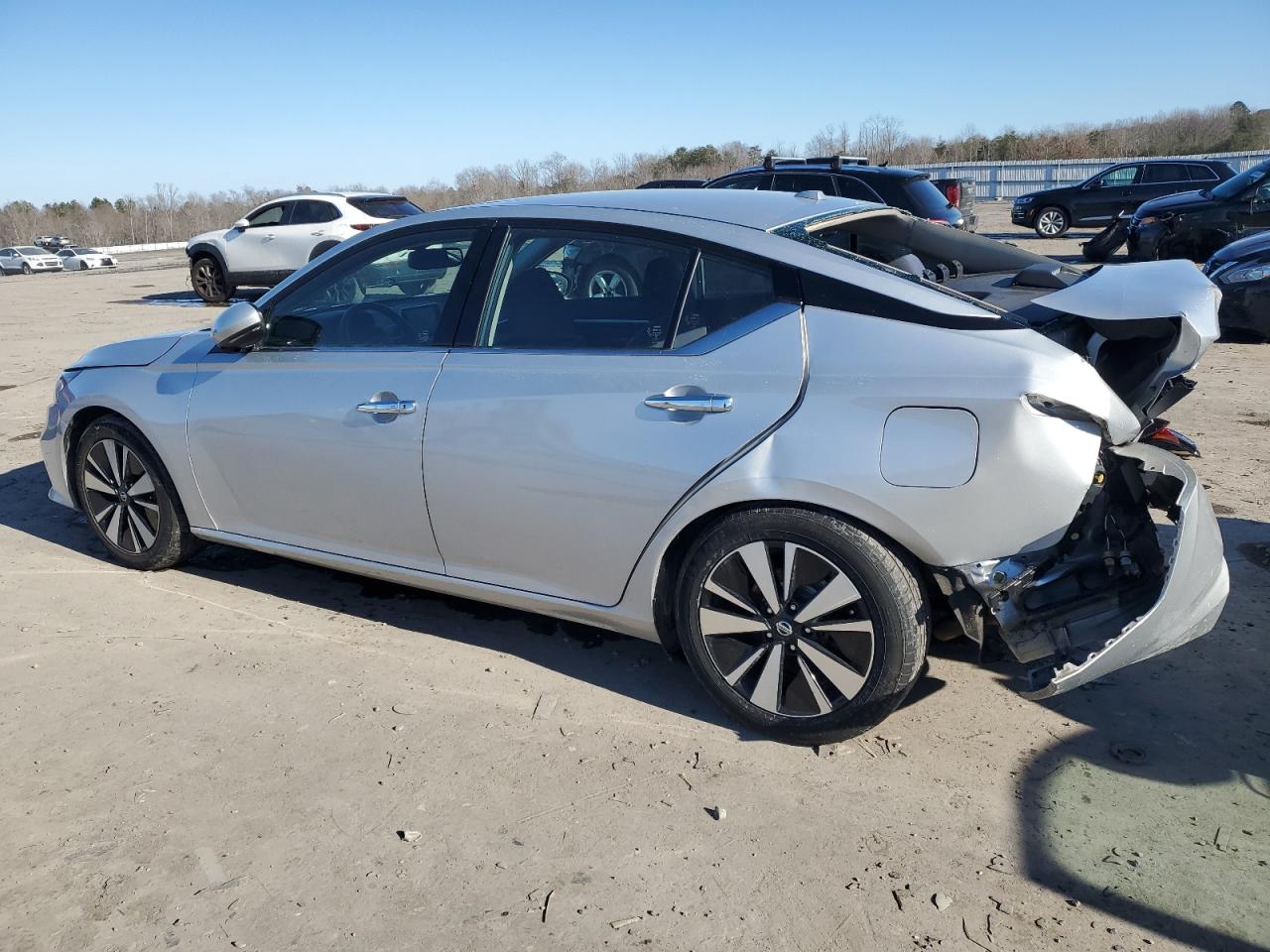 2020 Nissan Altima - Image 2