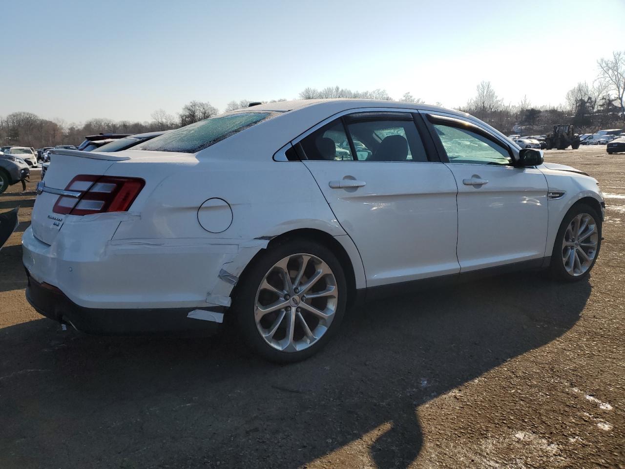 2015 Ford Taurus - Image 3