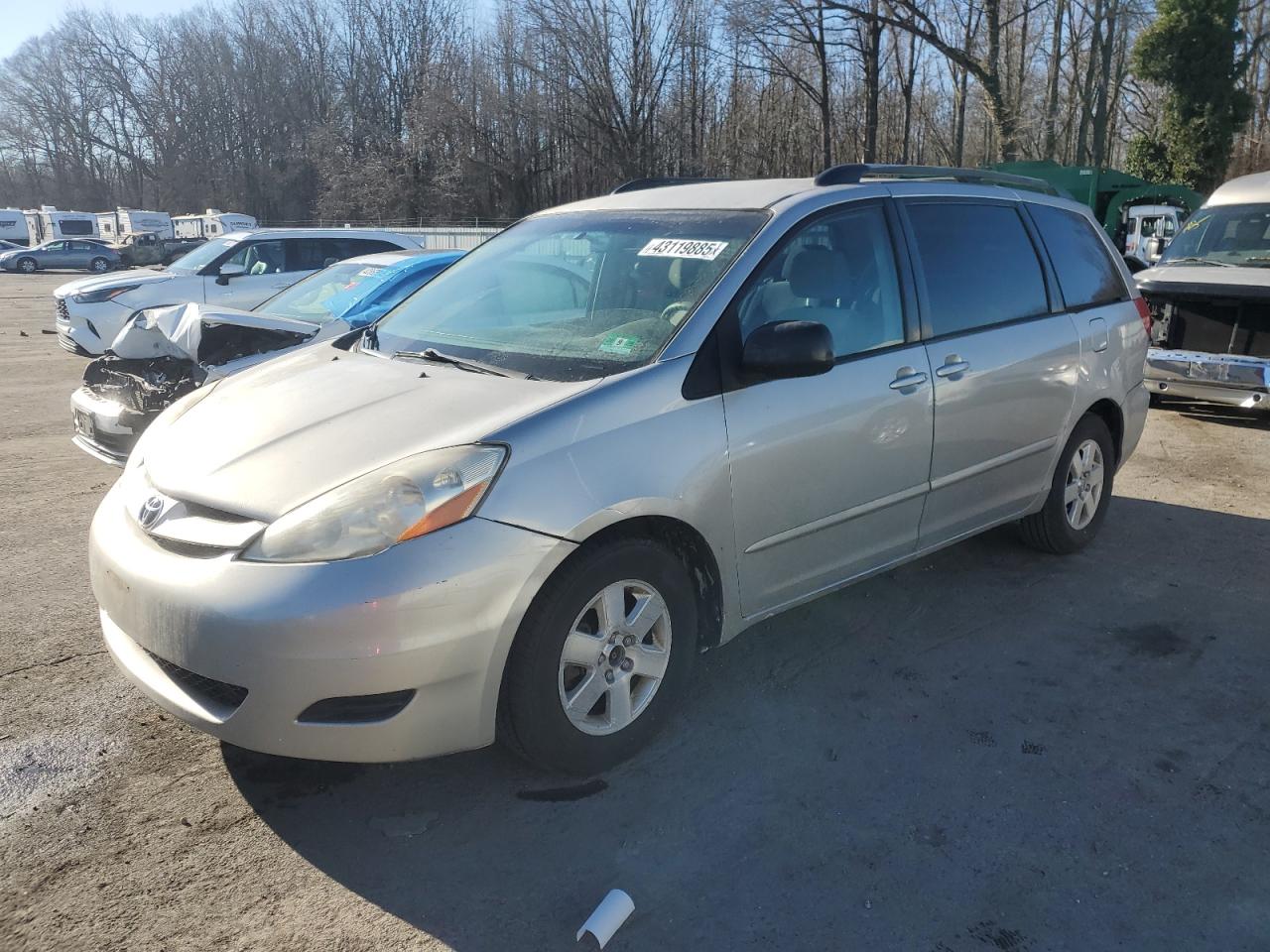 2007 Toyota Sienna - Image 1
