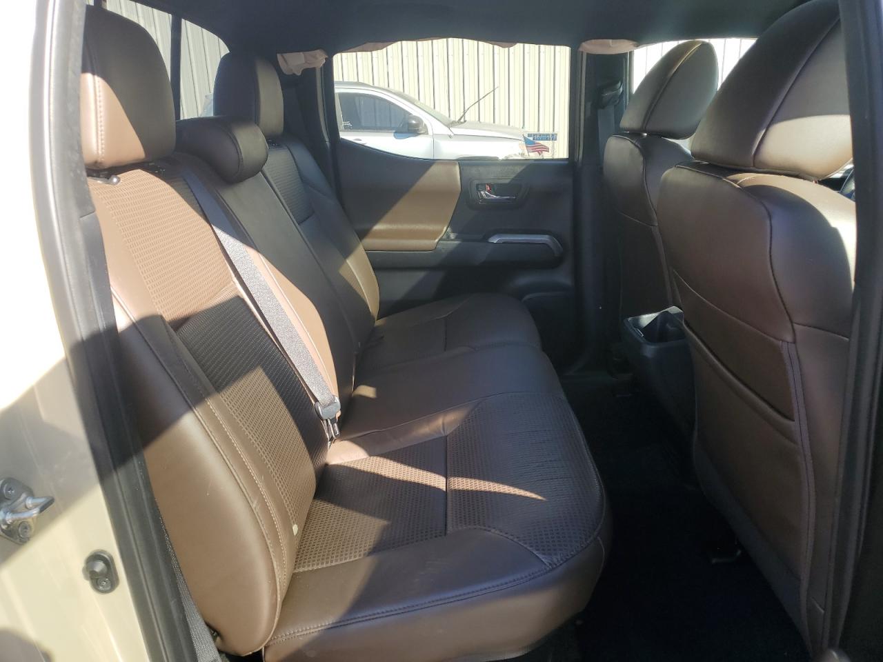 2019 Toyota Tacoma - Image 10