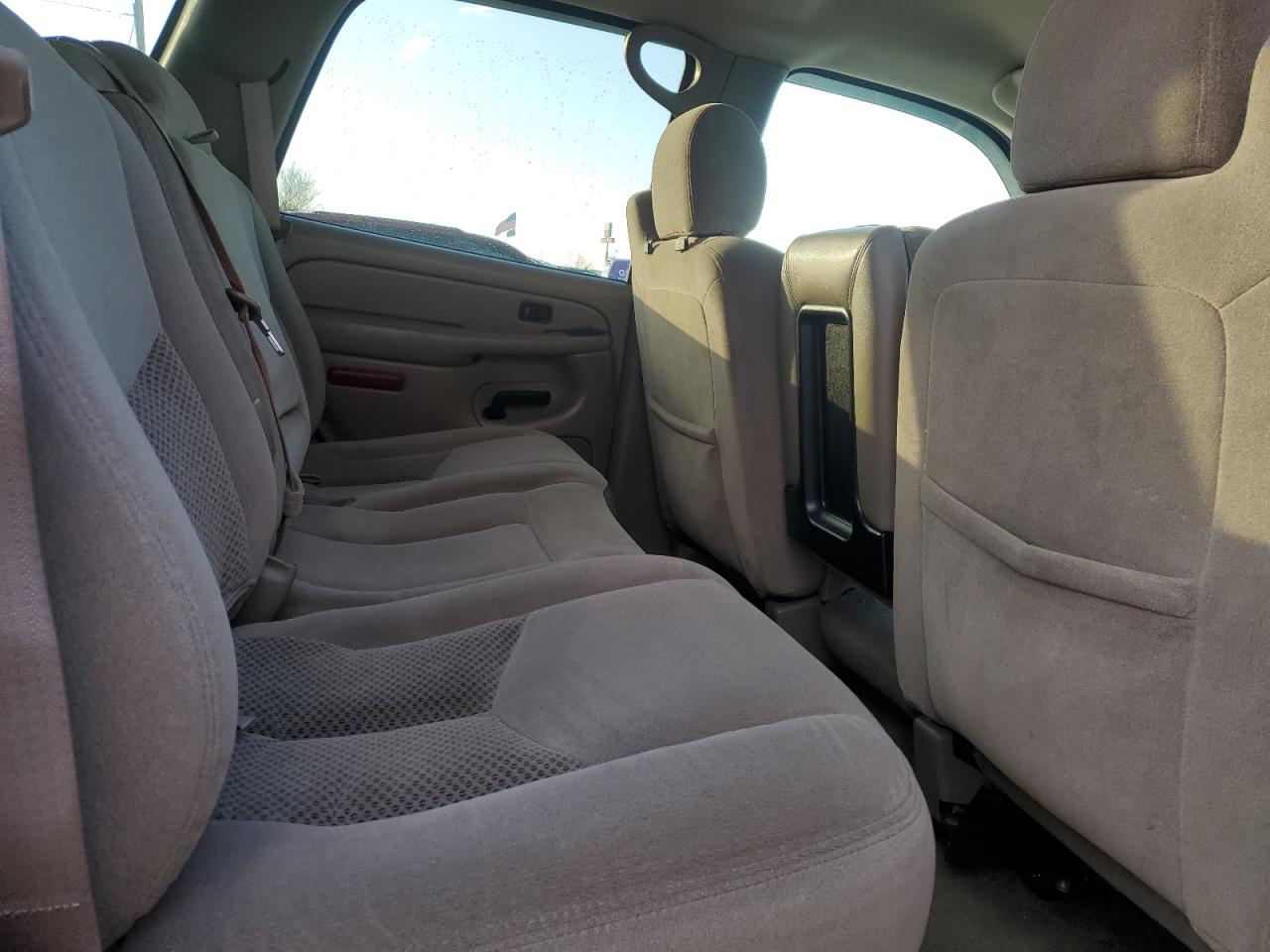 2004 Chevrolet Tahoe - Image 11
