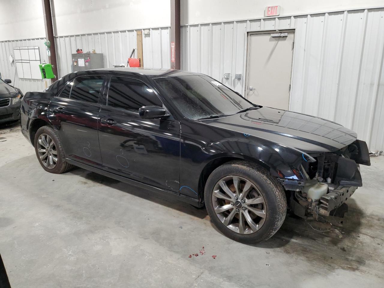 2014 Chrysler 300 - Image 4