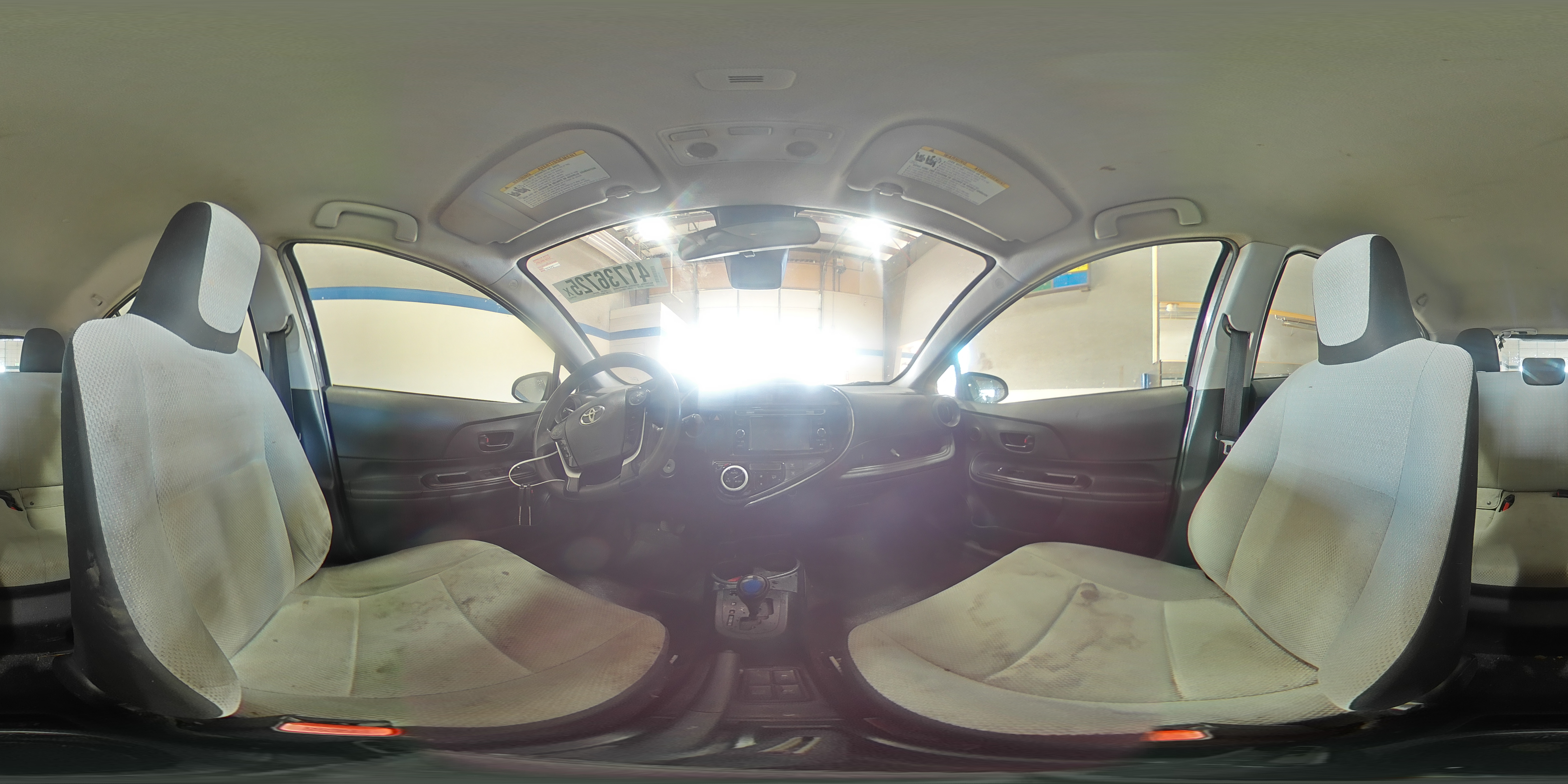2018 Toyota Prius - Image 13