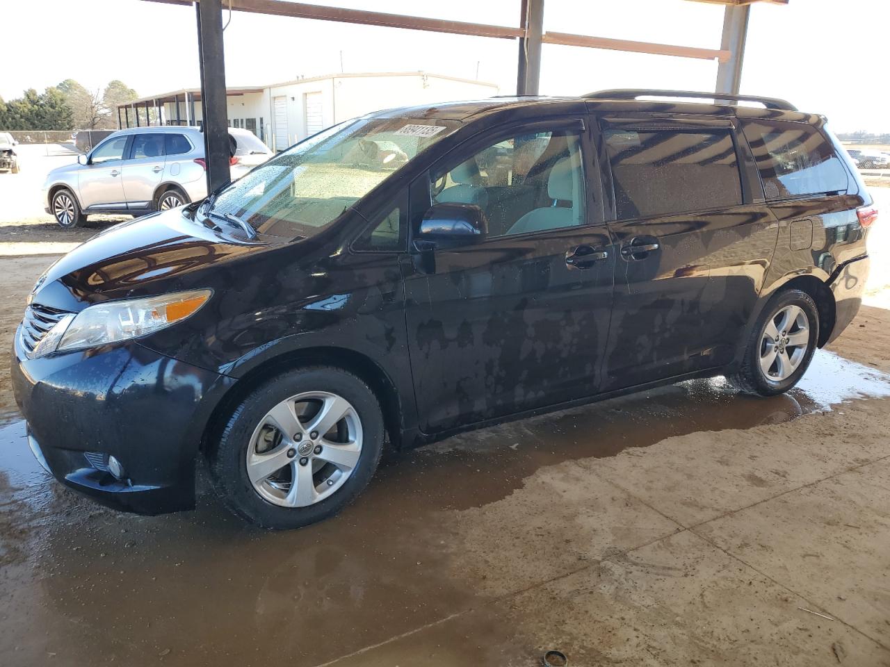 2015 Toyota Sienna - Image 1