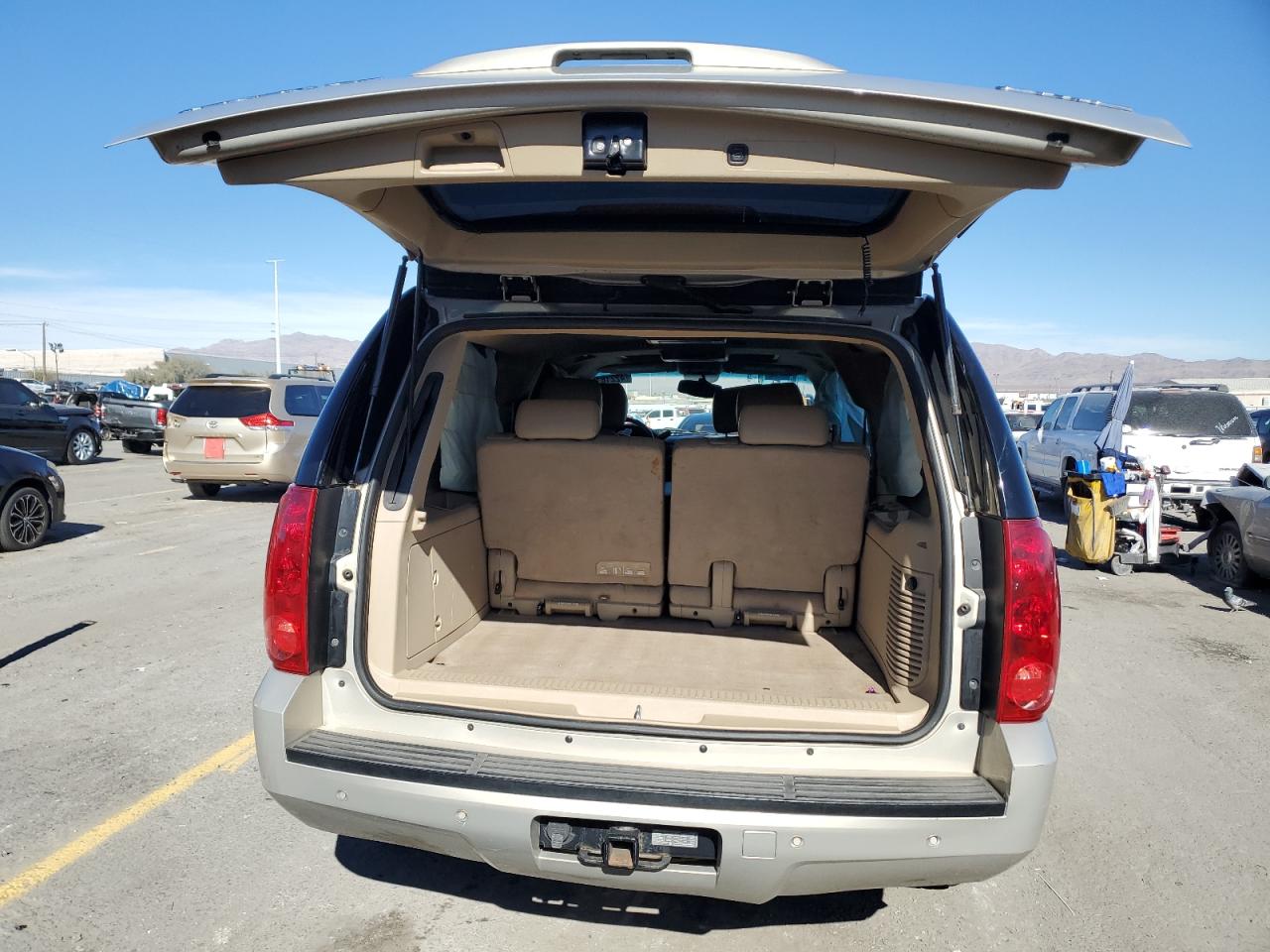 2012 GMC Yukon - Image 6
