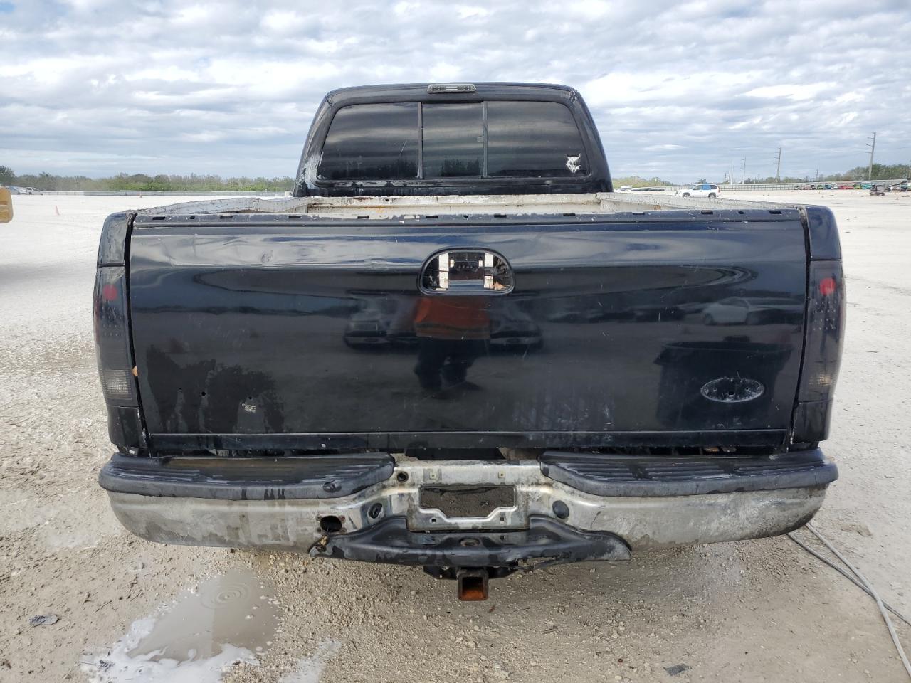 2003 Ford F250 - Image 6