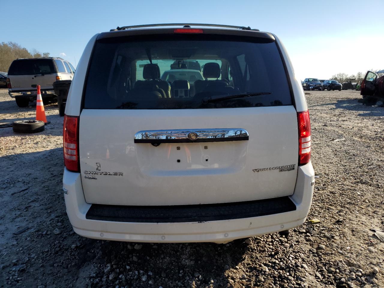 2010 Chrysler Town & Country - Image 6