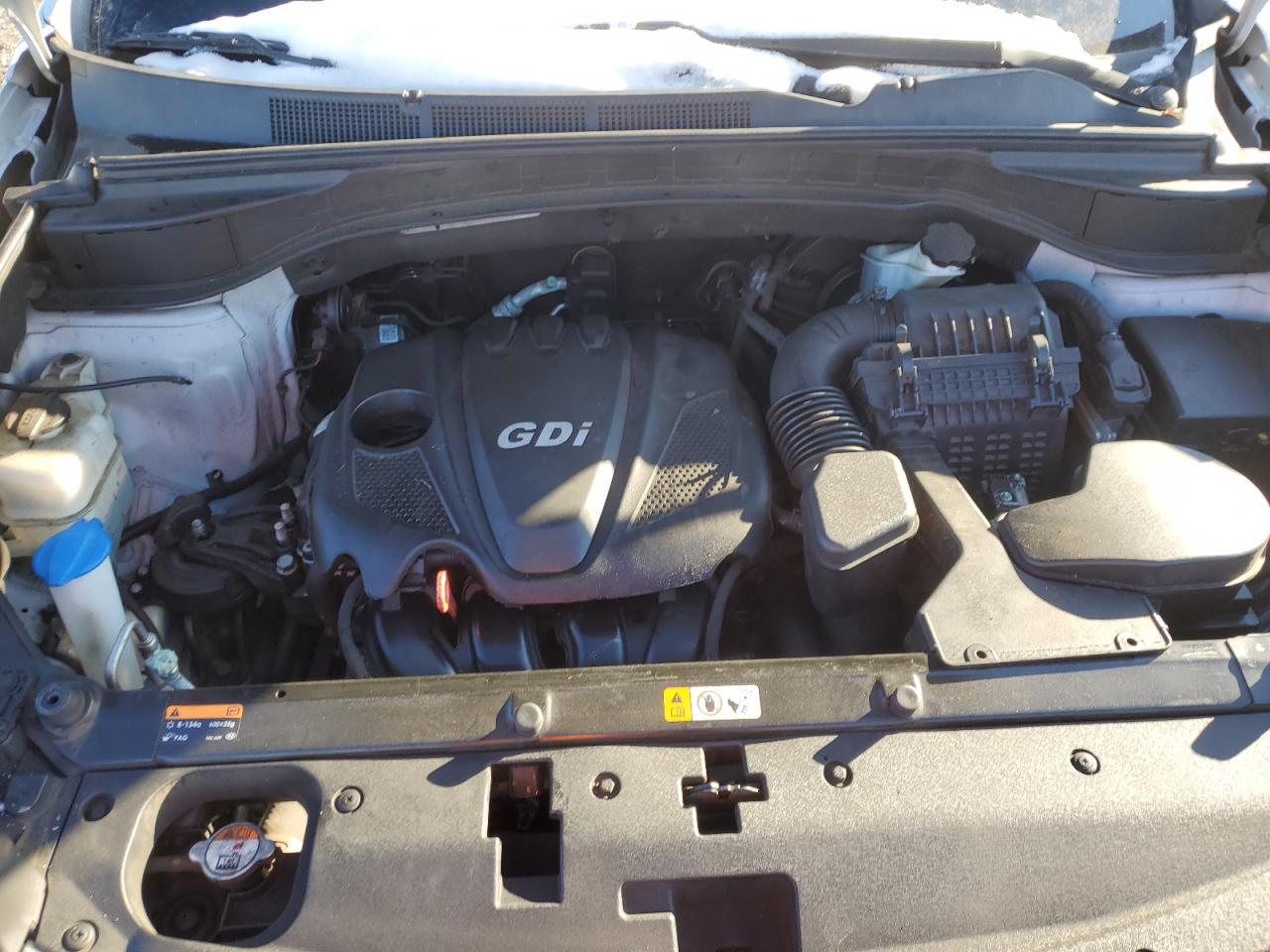 2016 Hyundai Santa Fe - Image 12