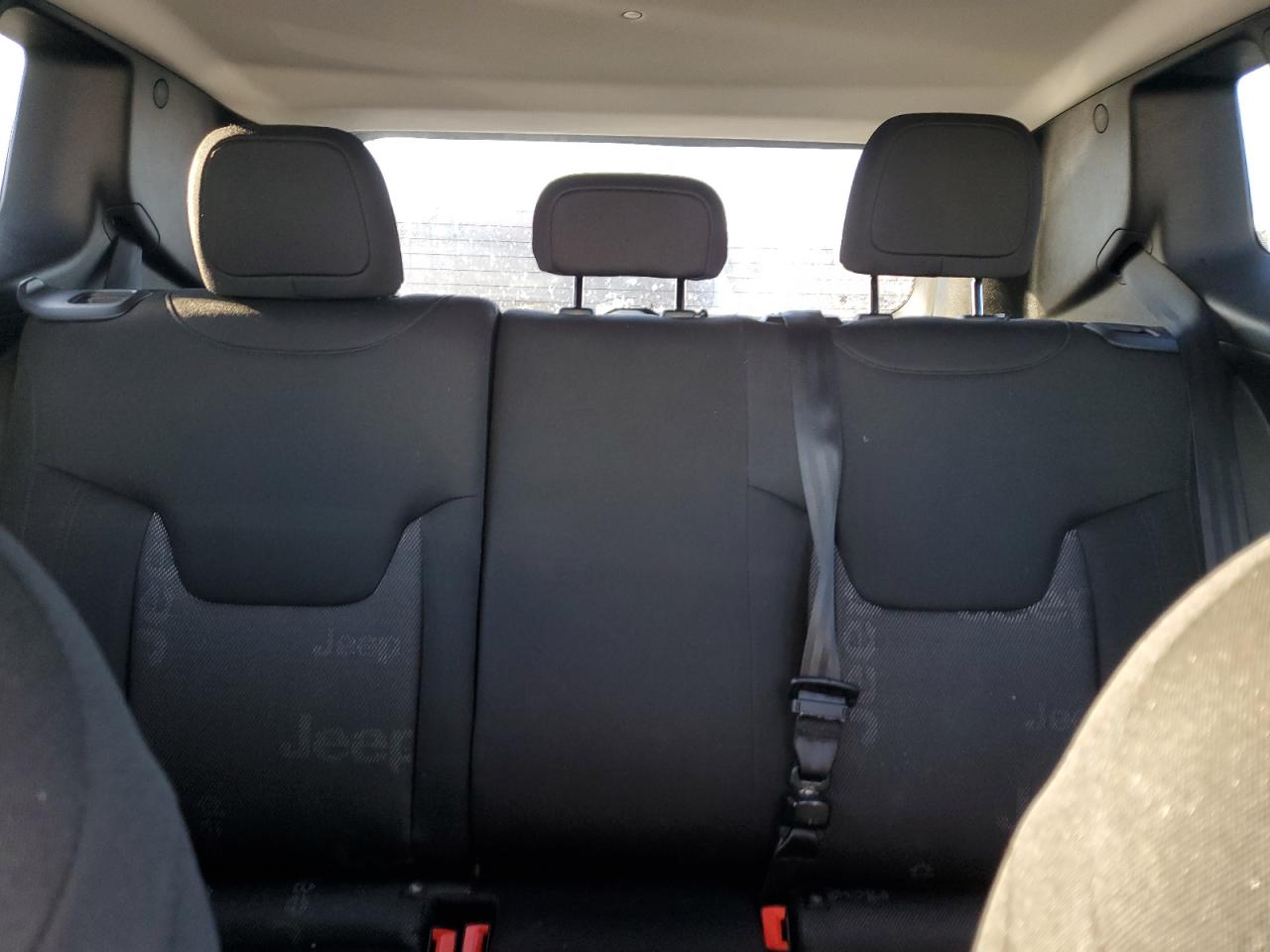 2017 Jeep Renegade - Image 10