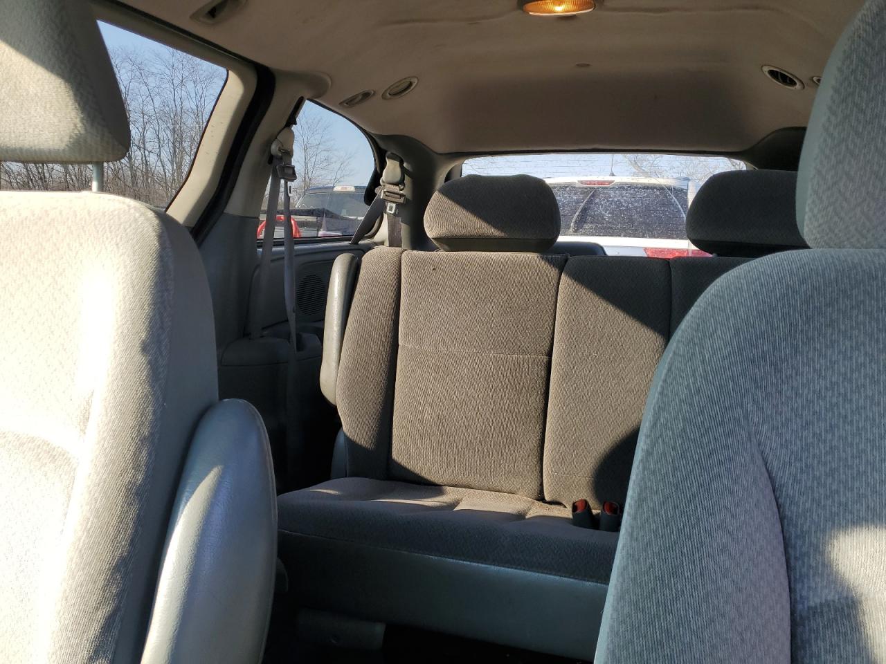 2005 Dodge Caravan - Image 10