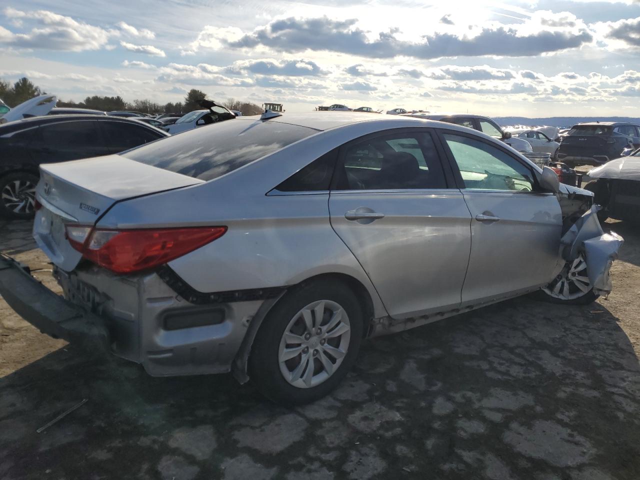 2011 Hyundai Sonata - Image 3