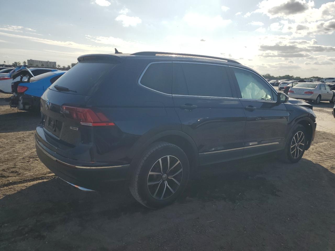 2021 Volkswagen Tiguan - Image 3