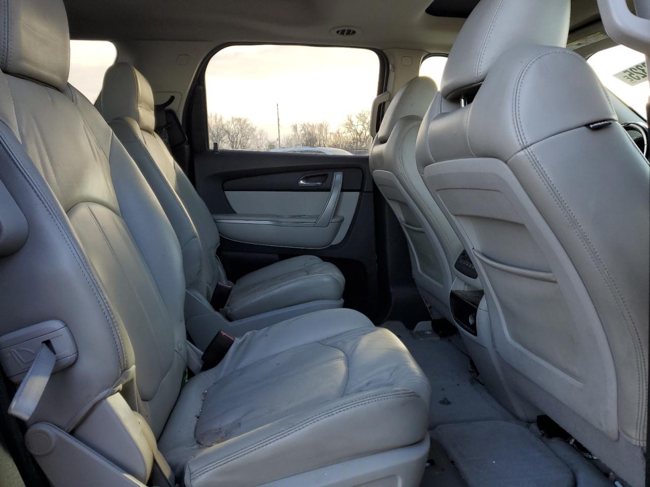 2011 GMC Acadia - Image 11