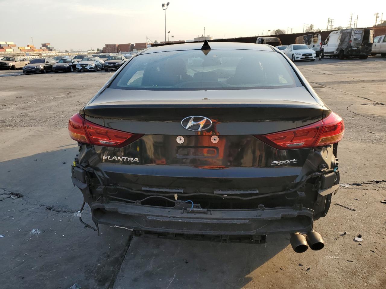 2017 Hyundai Elantra - Image 6