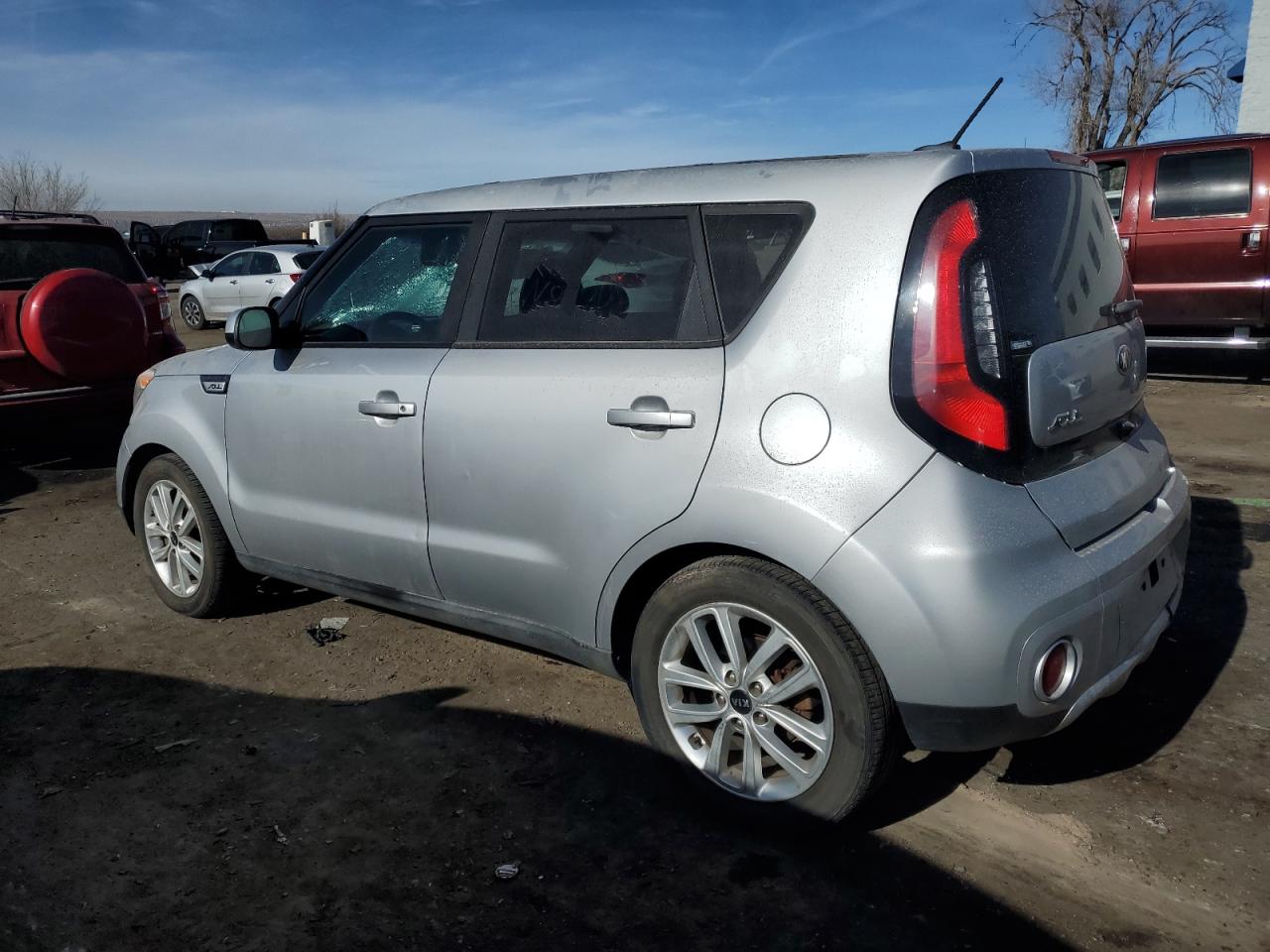 VIN KNDJP3A57J7537548 2018 KIA SOUL no.2