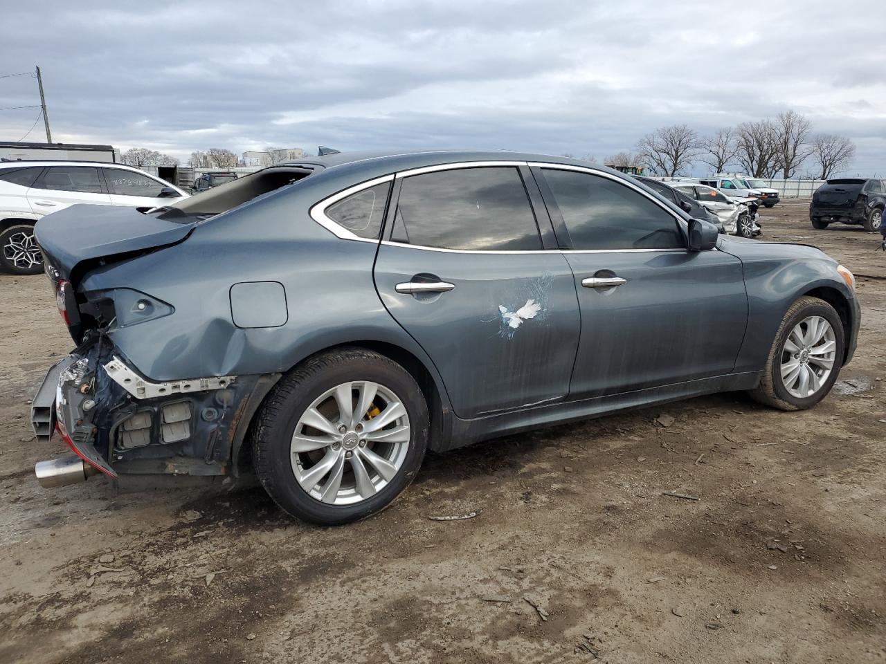 2011 Infiniti M - Image 3