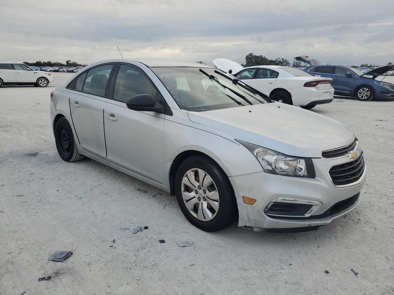 VIN 1G1PA5SH4F7263564 2015 CHEVROLET CRUZE no.4