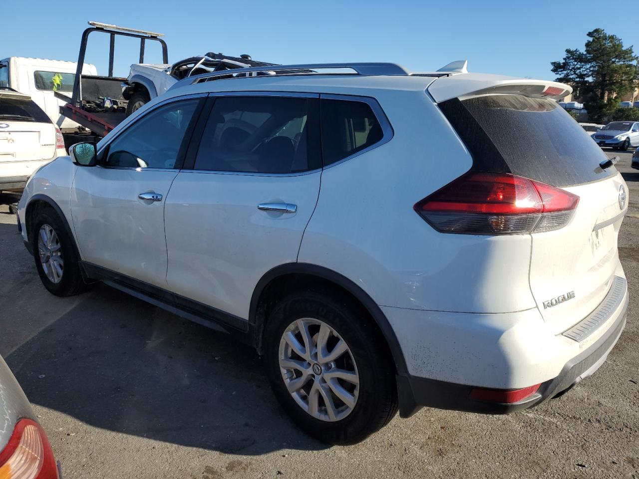 2017 Nissan Rogue - Image 2