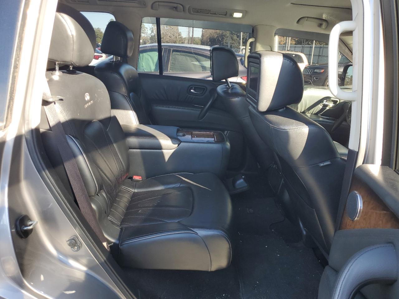 2011 Infiniti QX56 - Image 11