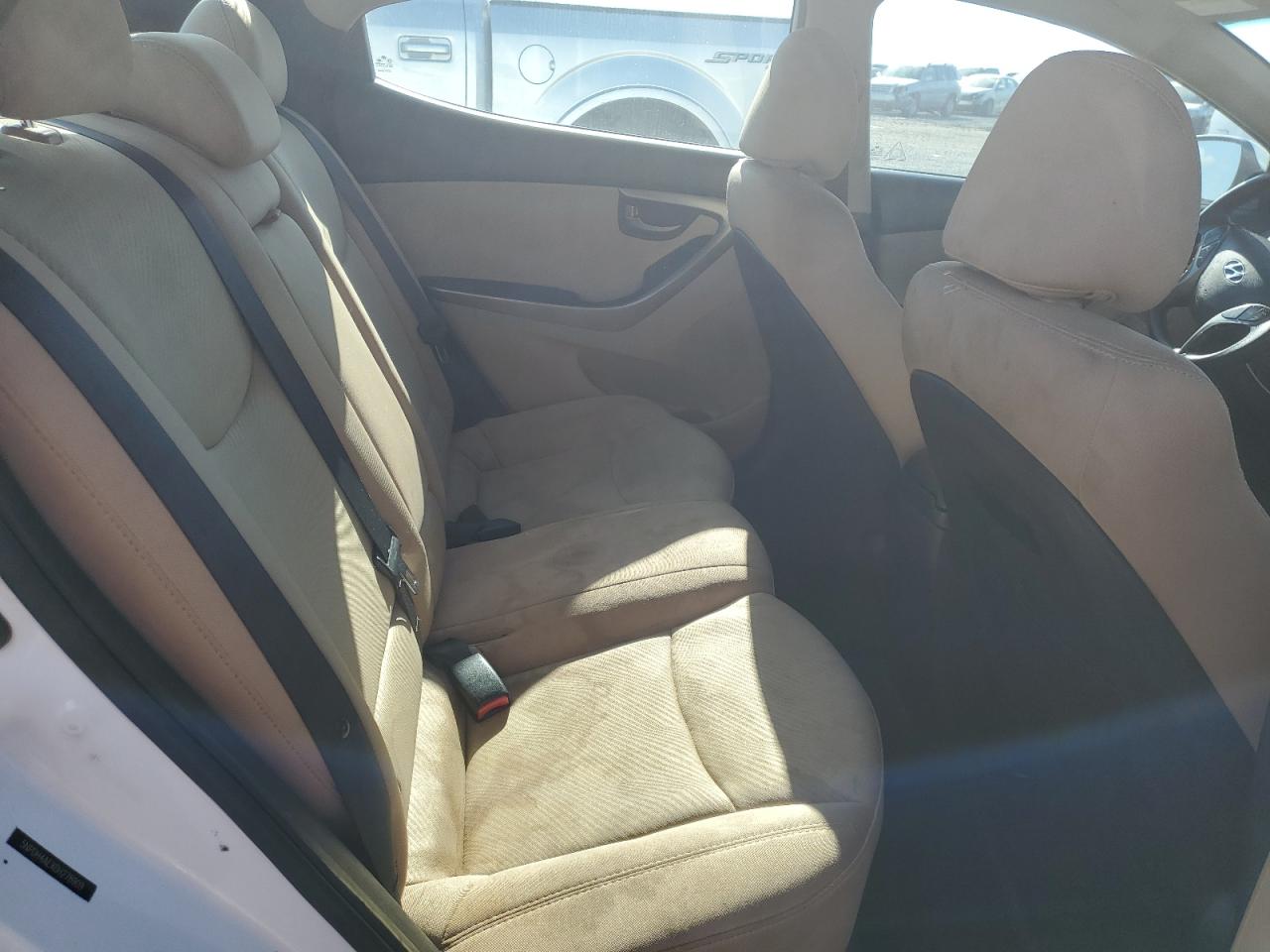 2013 Hyundai Elantra - Image 10