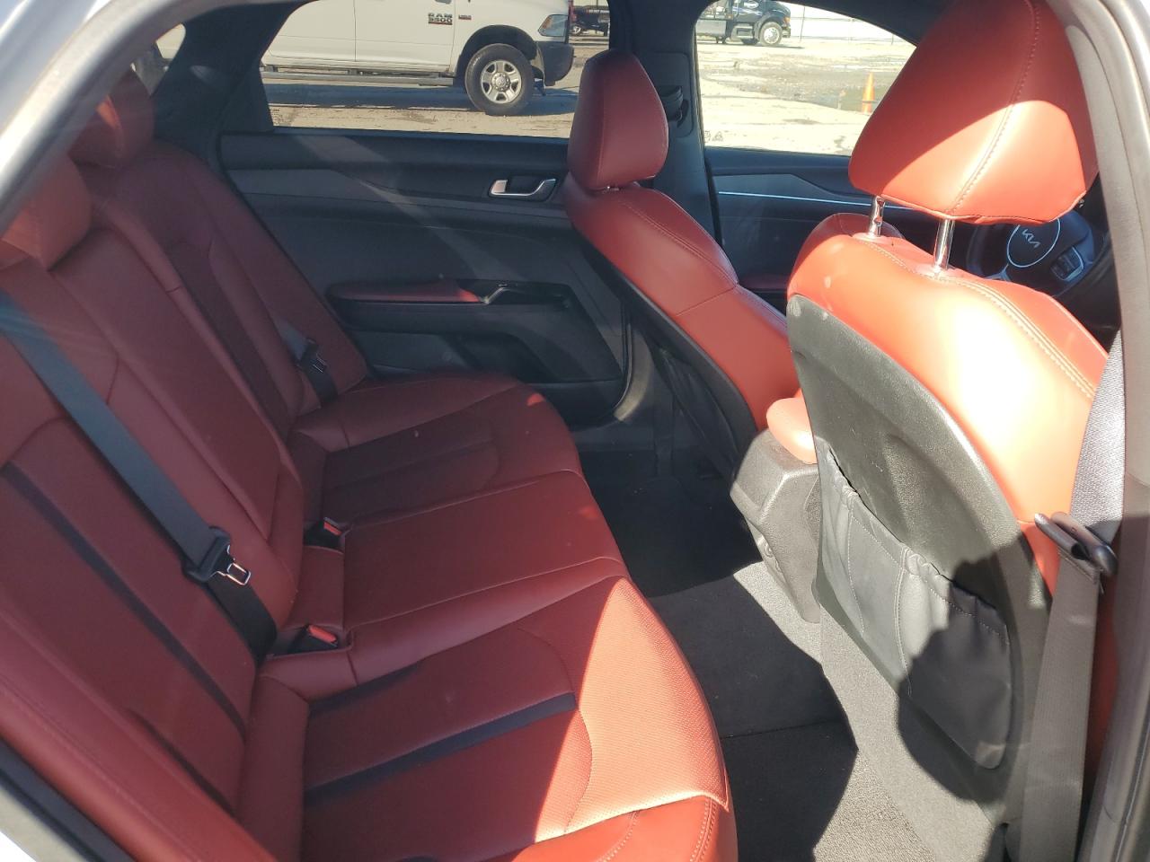 2023 Kia K5 - Image 10