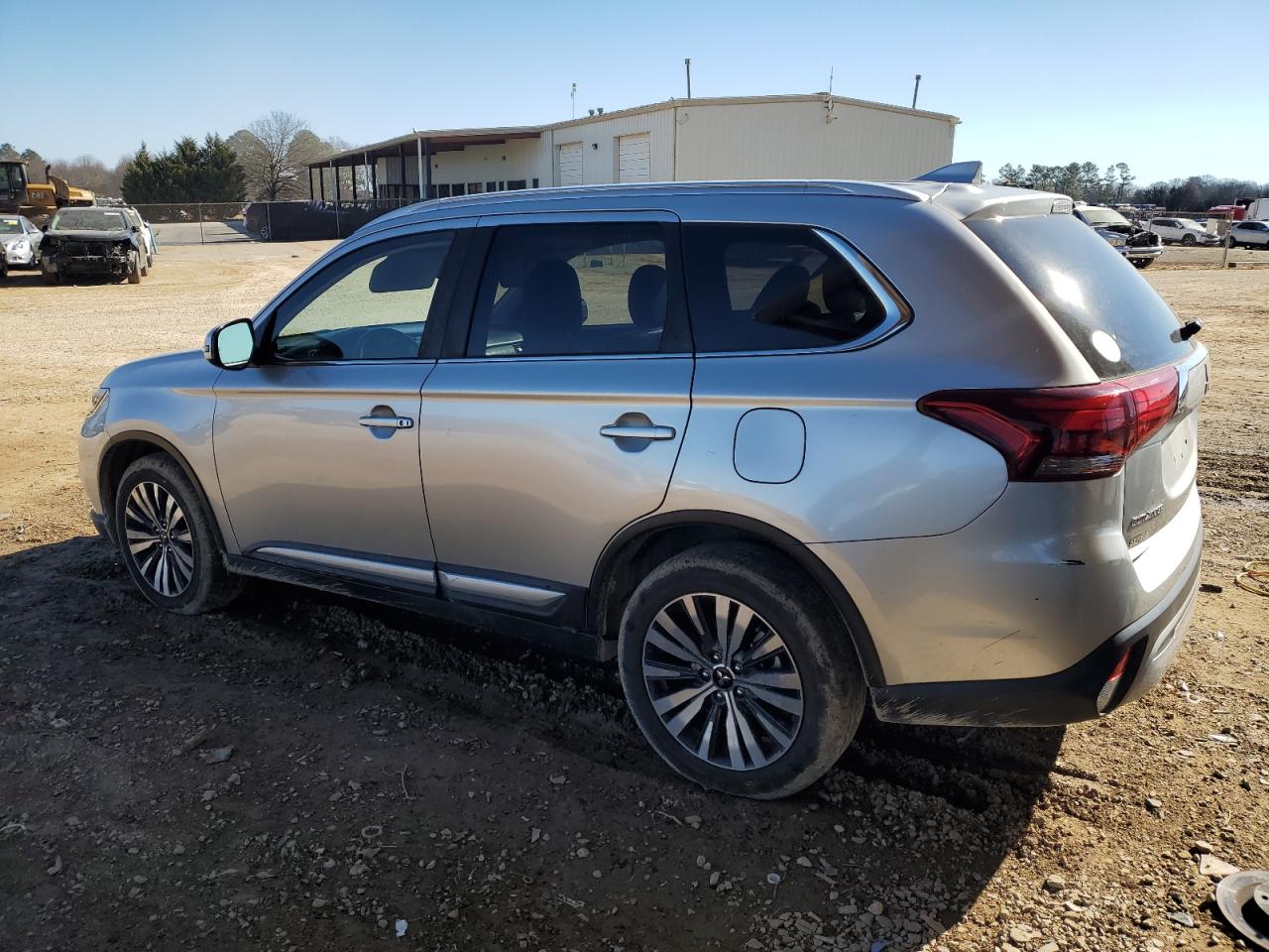 2020 Mitsubishi Outlander - Image 2