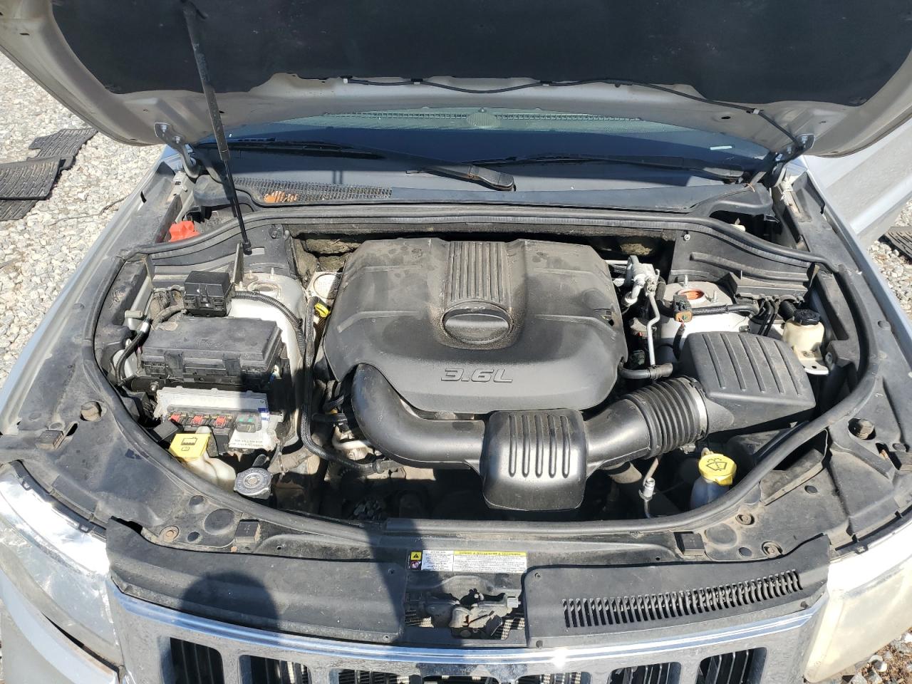 2011 Jeep Grand Cherokee - Image 11